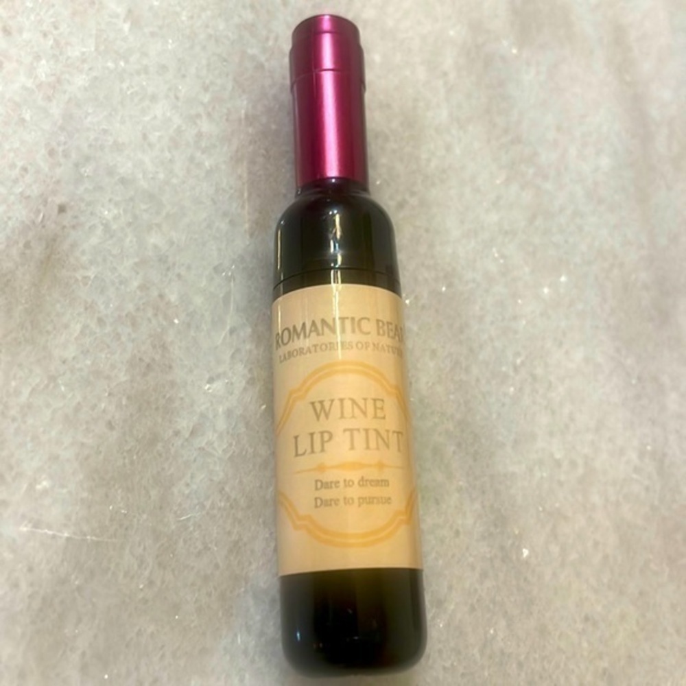 Romantic Bear wine lip tint RD02 lip gloss New 
SHIRAZ RED makeup Sz 7g